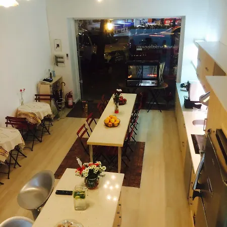 אכסניה Downtown Cozy